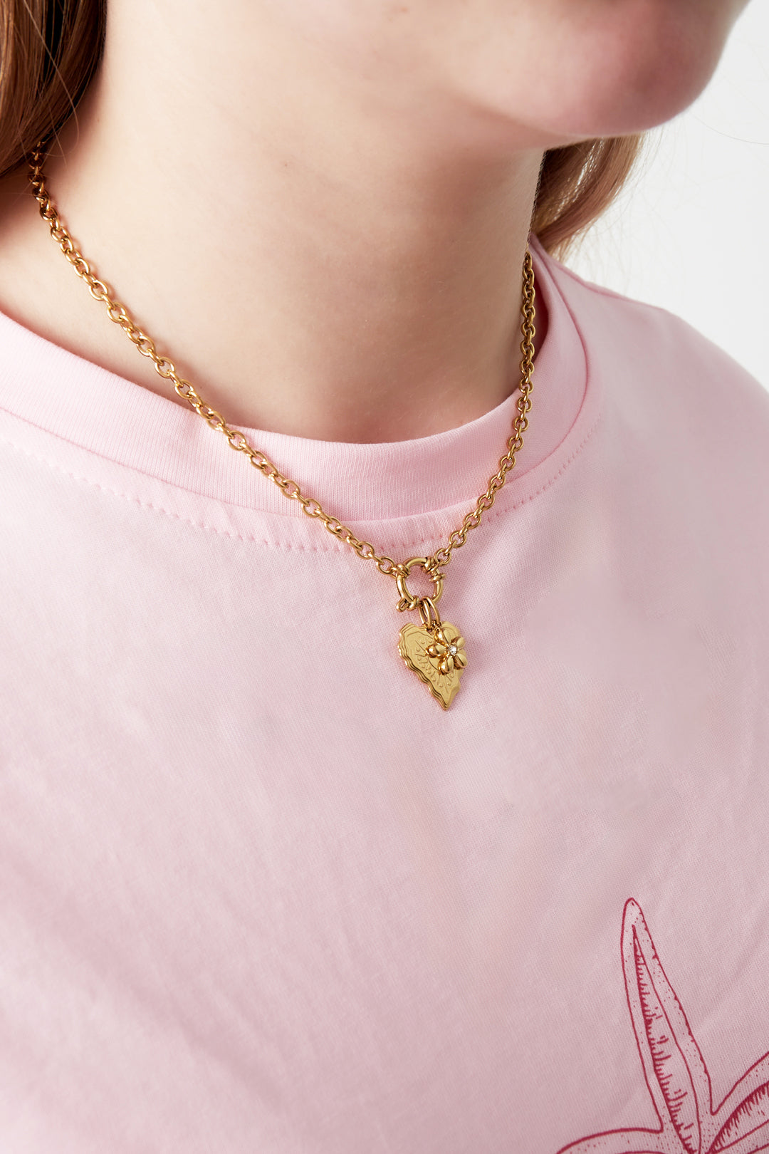 Necklace with heart charm and pink accents
