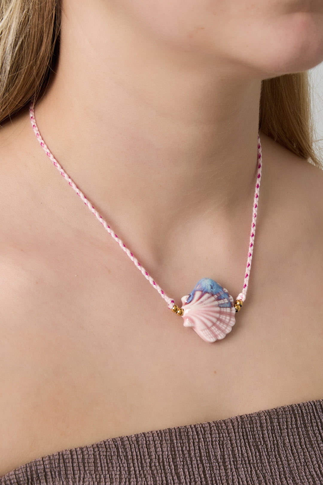 Shell necklace with cord