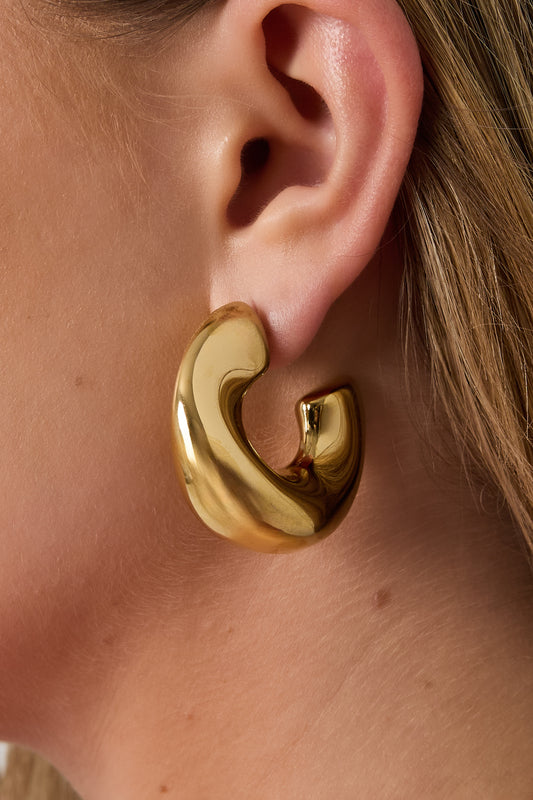 Chunky wave hoop earrings
