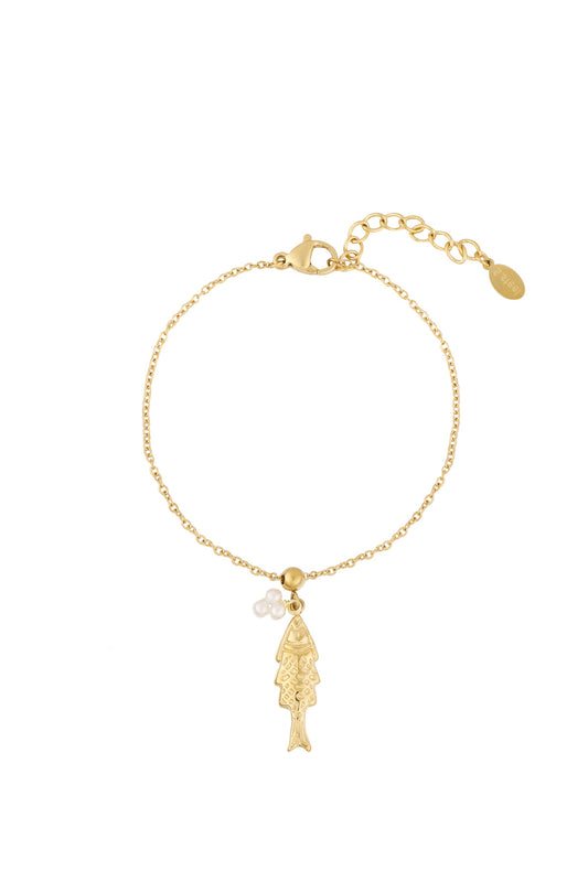 Dainty fish charm bracelet