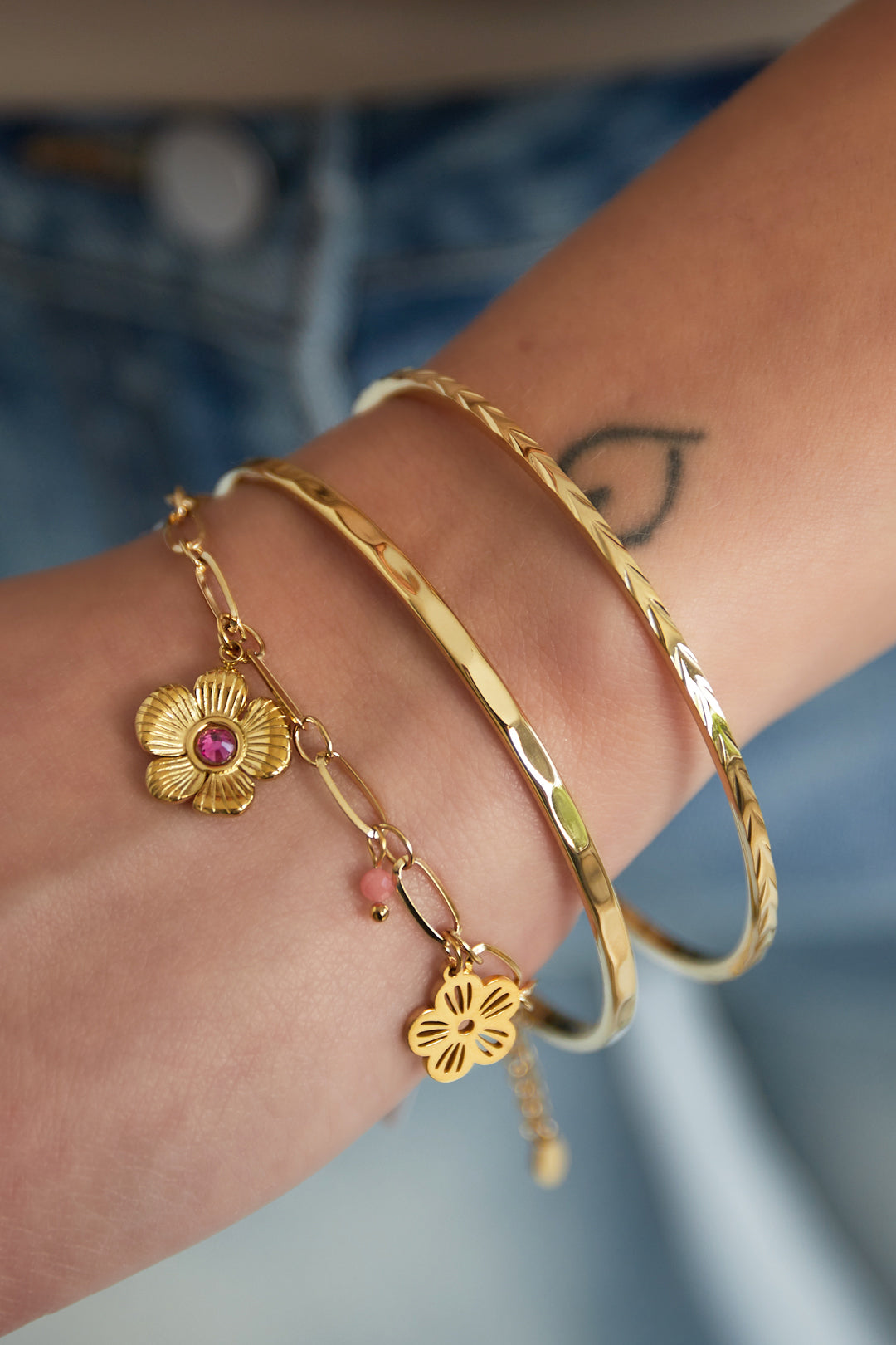 Armband met bloemenbedels