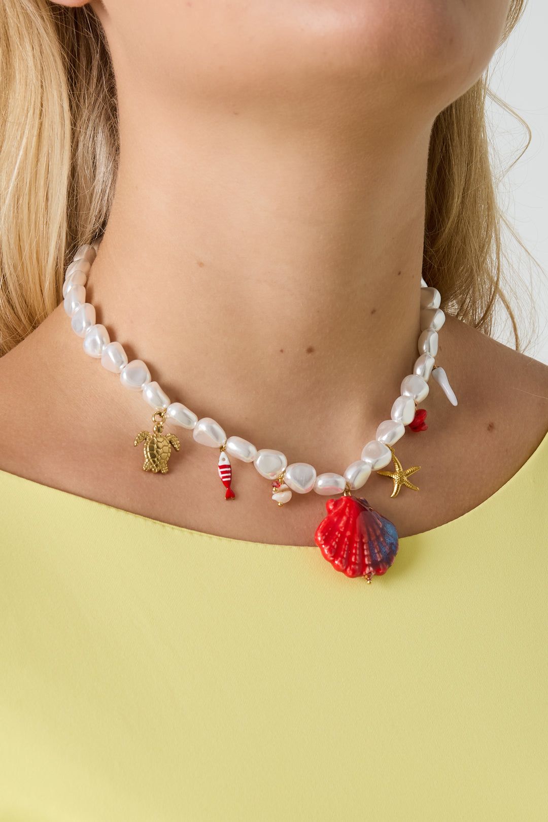 Parelketting met kleurrijke bedels